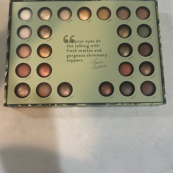 Laura Geller Vanity Favorites Eyeshadow Palette - Picture 2 of 3